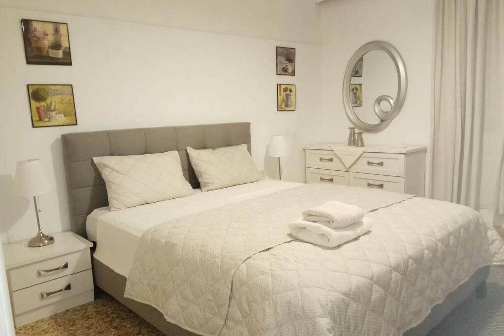 Central Town House 60M2**** 比雷埃夫斯 外观 照片