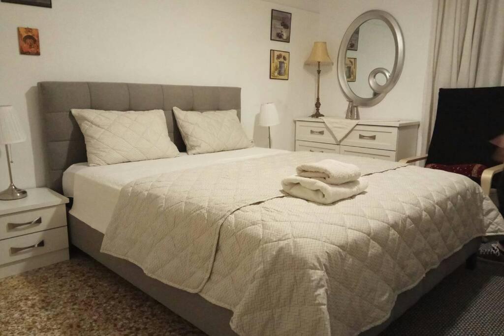 Central Town House 60M2**** 比雷埃夫斯 外观 照片