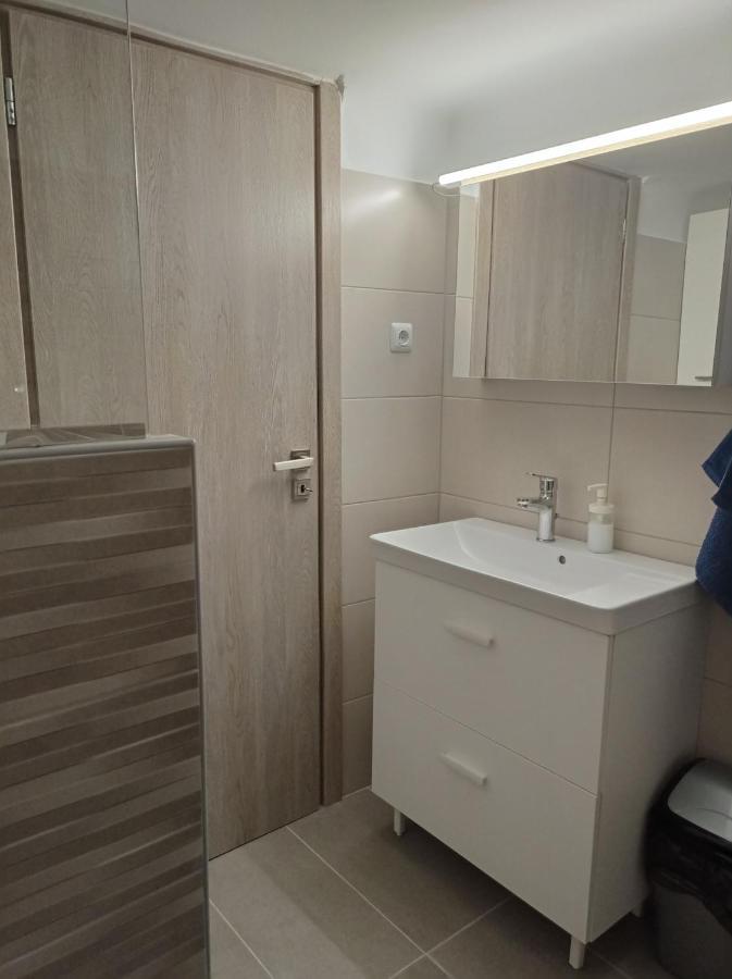 Central Town House 60M2**** 比雷埃夫斯 外观 照片