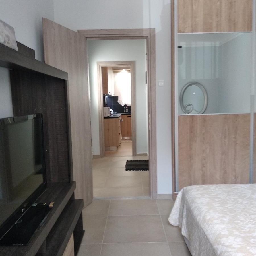 Central Town House 60M2**** 比雷埃夫斯 外观 照片