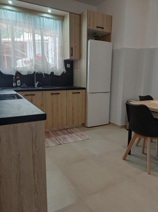 Central Town House 60M2**** 比雷埃夫斯 外观 照片